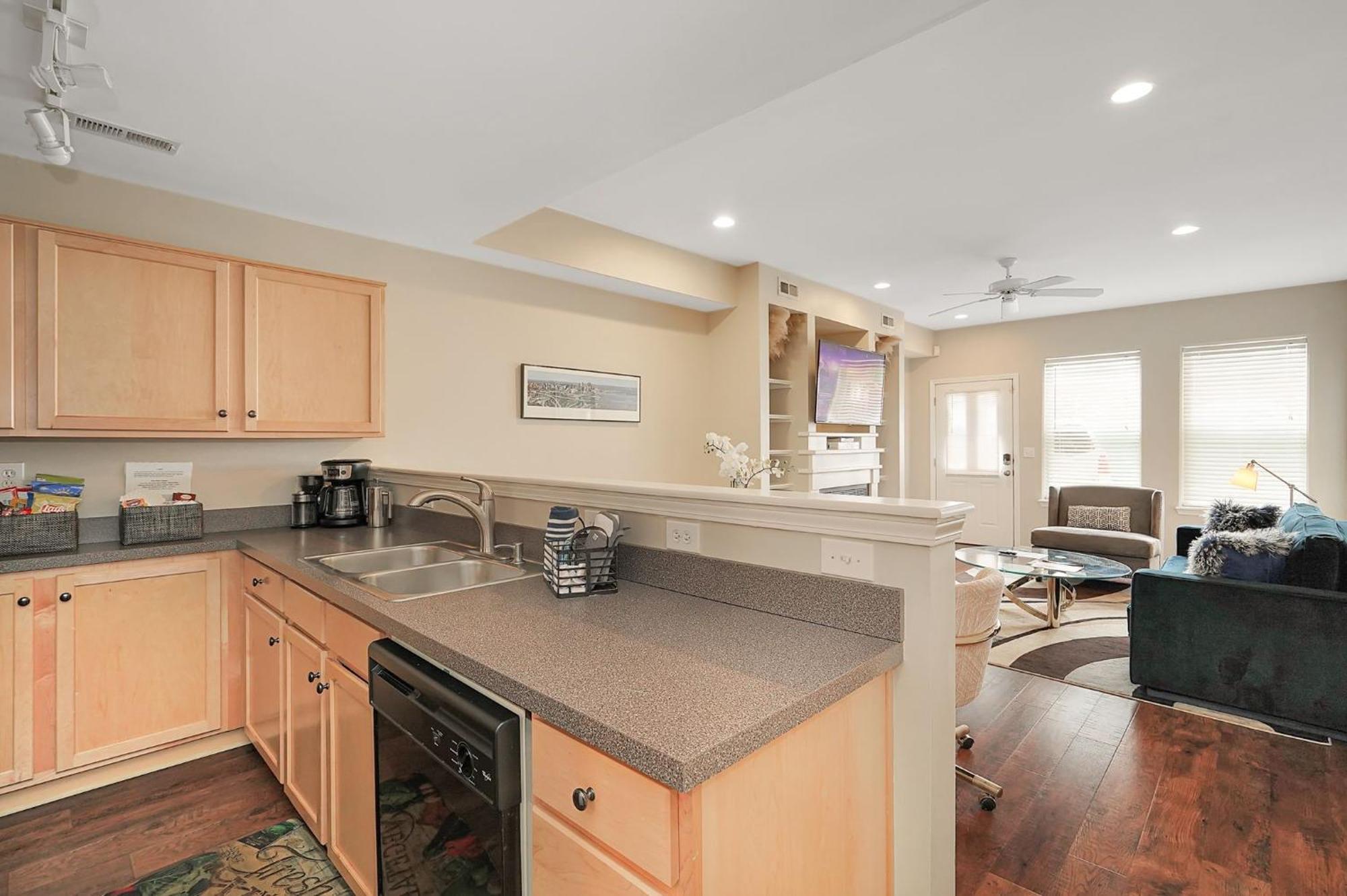 Lux Townhouse, Walk To All, Sleeps 6 Adults Louisville-Jefferson County Extérieur photo